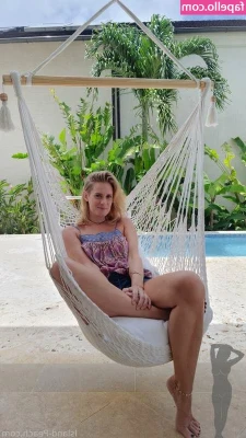 IslandPeach - Do you like how my tits hang?