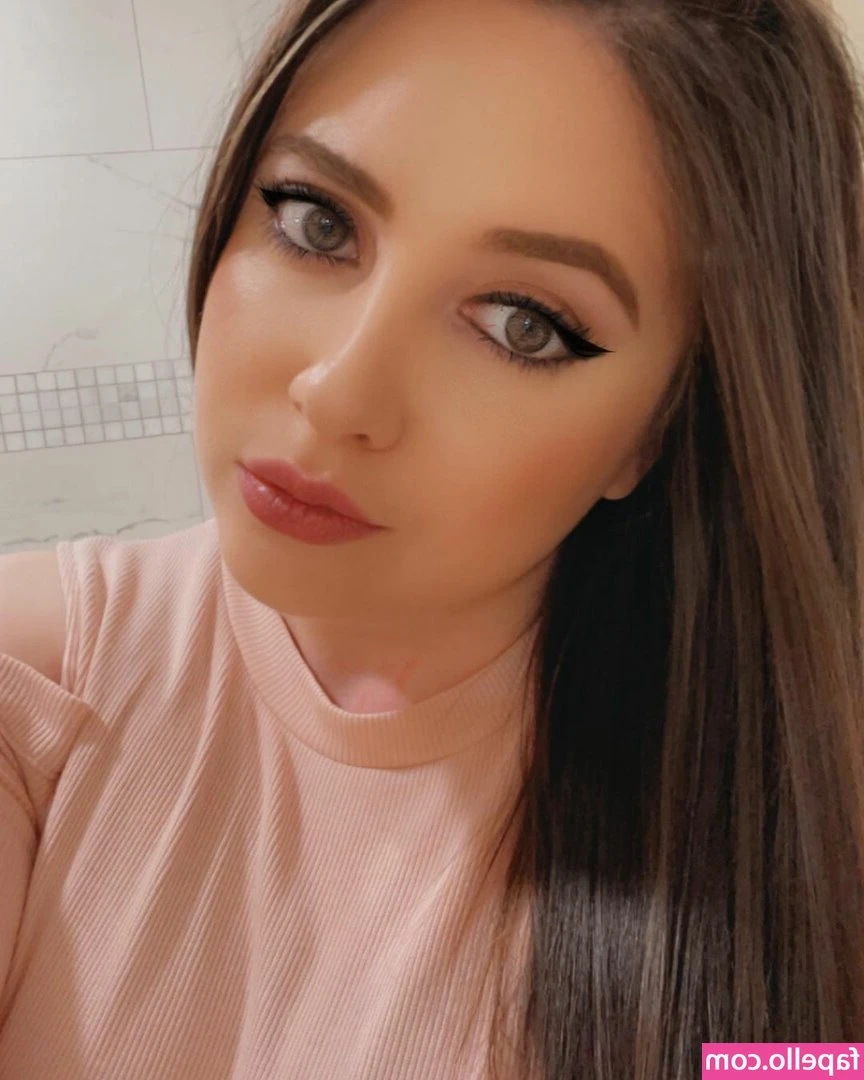 ava_hadley [ ava-1 ] - Last pic from the mini photo set I did the other day. Lots of