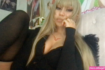 amuwestwood - Happy Friday!! 🔥💖 Wanna see me eating this DICK CAKE 🍆🧁