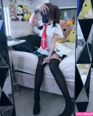 amuwestwood - do u like me in red?🔥
