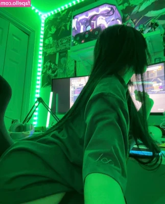 amuwestwood - Let me sit on your face with this juicy ass