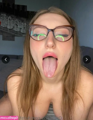 KristinaMoon - Its big and its hungry for some hardcore pounding and