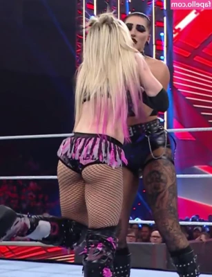 Alexa Bliss [ alexa-bliss ] - Love posing for you x
