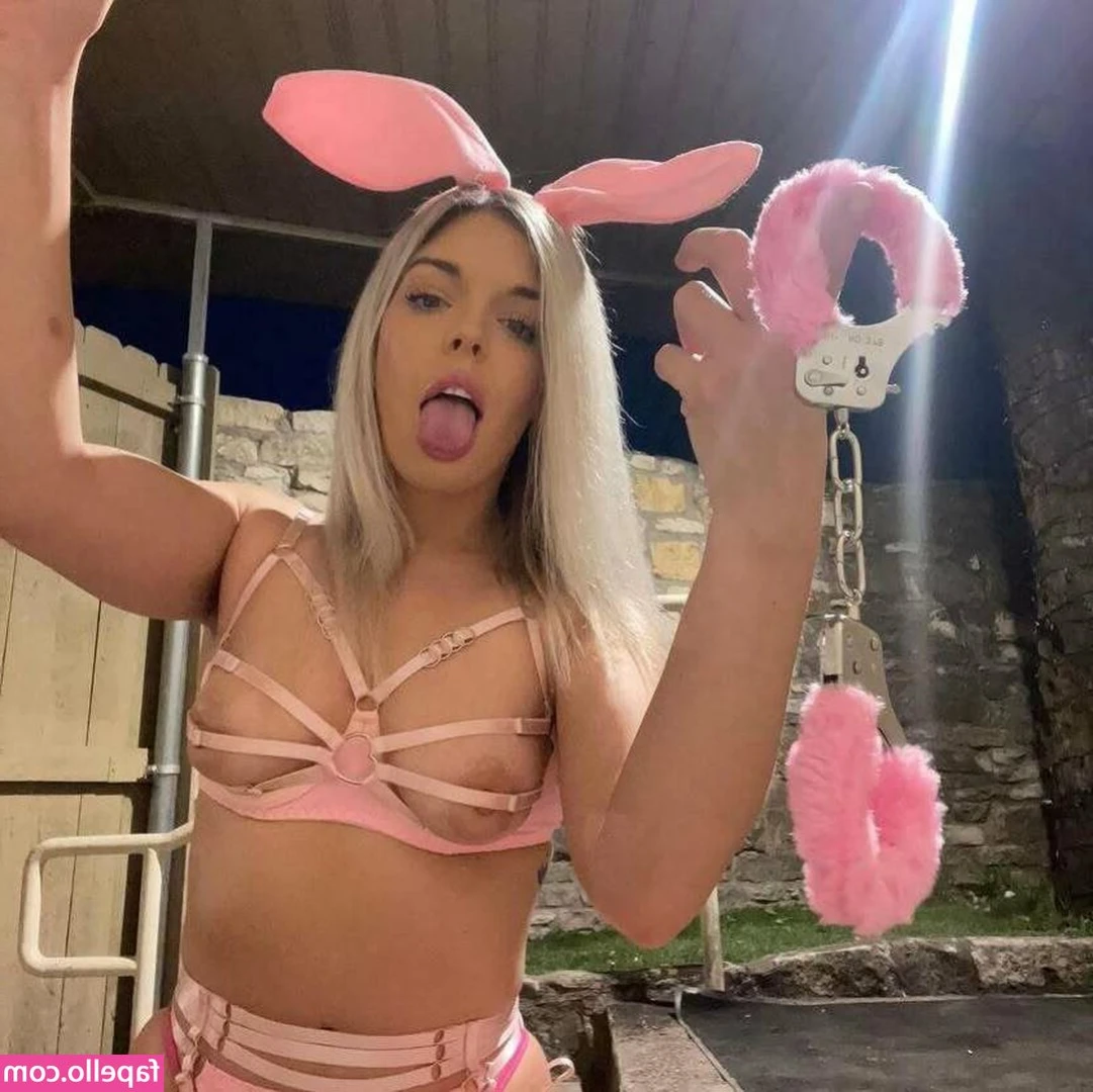 taylorarmanitv - My bad ass MILFS CUM join us babe!! @mrsforesterx @goddessmiasophiax 