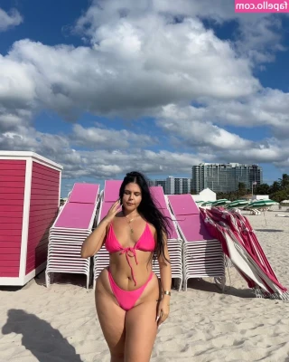Paraskevi - Masturbating to climax violently with an electric masturbator.
