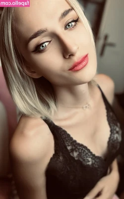 Zoerosedaily - i just want someone who’s gonna worship my beautiful ass