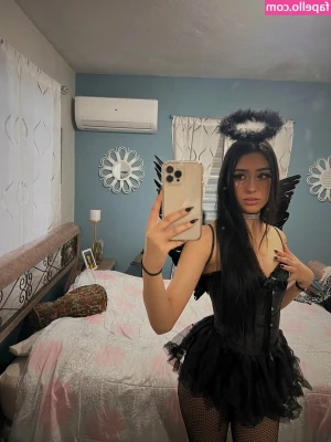 qtfoxyy - Swipe for a video🥴❤️