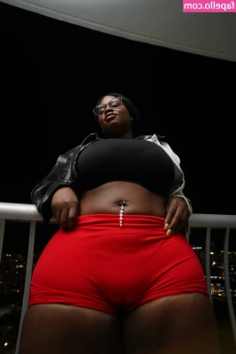 Nubian Goddess [ nubian-goddess ] - I'm feeling playful today Daddy, I am going to undress now so you we