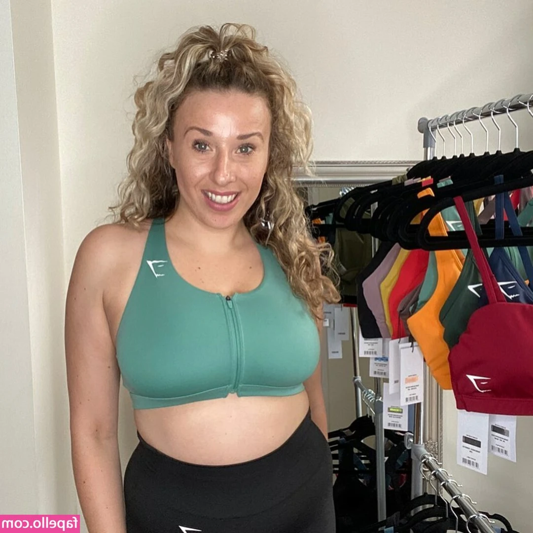 Katie Weir [ katie-weir ] - Hi guys! I wanted to ask you to like the posts that you like, so I