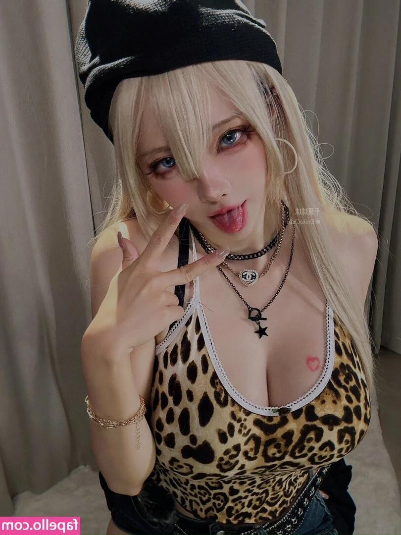 ErokoChiba - Getting all sweaty  in the straight dads home gym