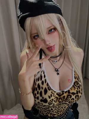 ErokoChiba - Getting all sweaty  in the straight dads home gym