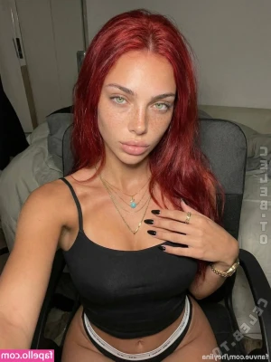 Linajoline - Hope you’re having a good Monday, let’s chat 😜