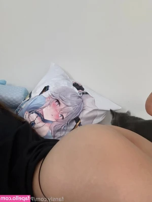 Prot0type7 - Who wants to fuck me while im bloated from heavy cream?🤤
