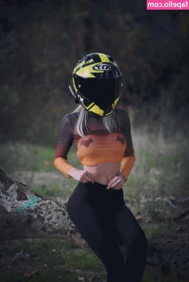 Mrs_cbr [ mrs-cbr ] - Would you let me spit in your mouth? 😈🤤