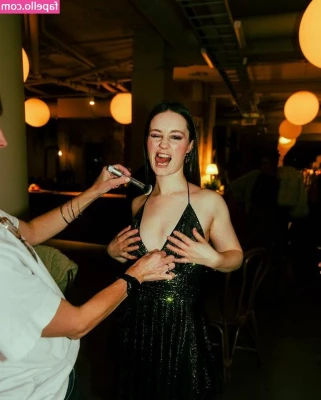 Sigrid - Do you get a little intimidated when I stand over you with my 🍆?