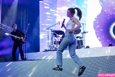 Sigrid - Check out the vid that just made it to your dms 😏😏   Watch what
