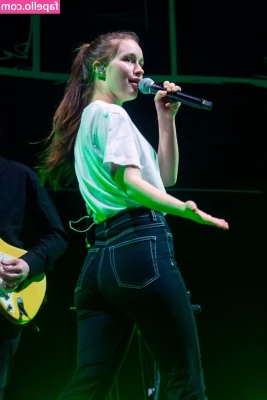 Sigrid - Cover my pussy with cum please baby.
