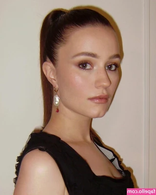 Sigrid - This is a Catherine Zeta-Jones in Zorro inspired pose