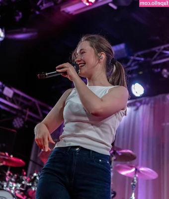 Sigrid - Happy February ❤️❤️❤️ it’s a month of love and I hope