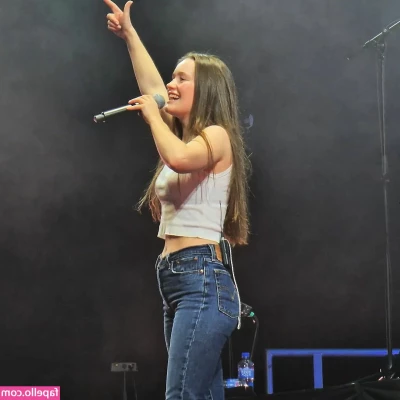 Sigrid - Send help my head is stuck hahaha 🤪.   But umm if 100 of you tip