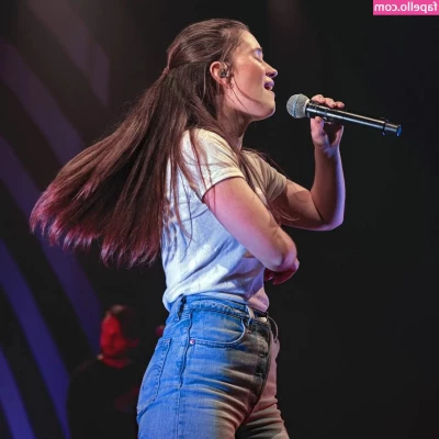 Sigrid - Enseñame esa lengua  abreme la boca para poder meterte mi polla 