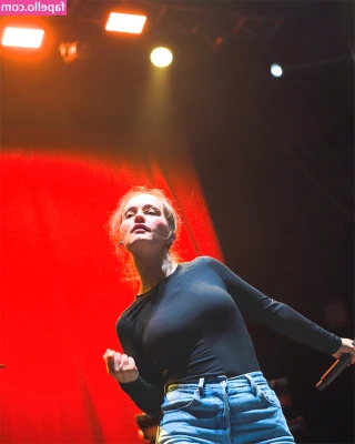 Sigrid - These perky milkers are ready to be teased🥵🥵
