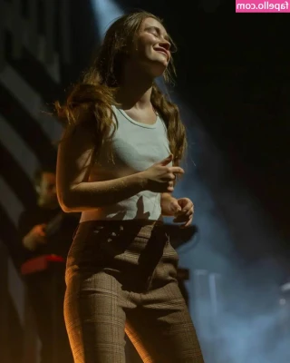 Sigrid - Happy Friday!