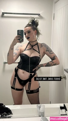 Kayla Erin [ kayla-erin ] - Wanna see where I keep my battery pack