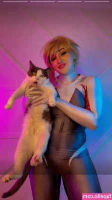Kayla Erin [ kayla-erin ] - who doesn t love seeing my Tits and close up toes on a Monday  have