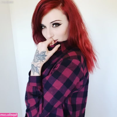 Kayla Erin [ kayla-erin ] - Pool side babe