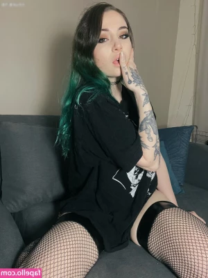 Kayla Erin [ kayla-erin ] - I love how squishy my body looks here