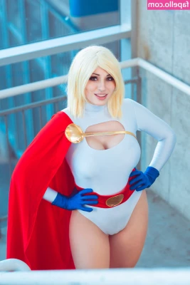 Kayla Erin [ kayla-erin ] - Blonde having some fun by trying to loosen up her stiff body by