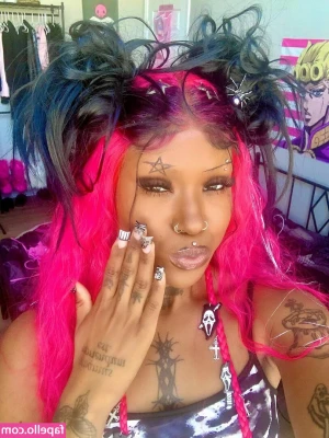 Miss Spookie [ miss-spookie ] - The best curve on a woman’s body is her smile 🤭💋