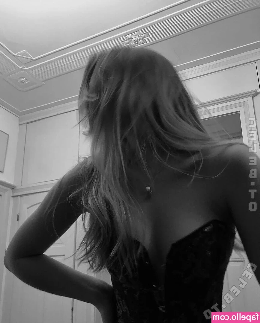Sophia Stolpe [ sophia-stolpe ] - Should I do a sextape bundle for $20.23 to bring the new year ?!