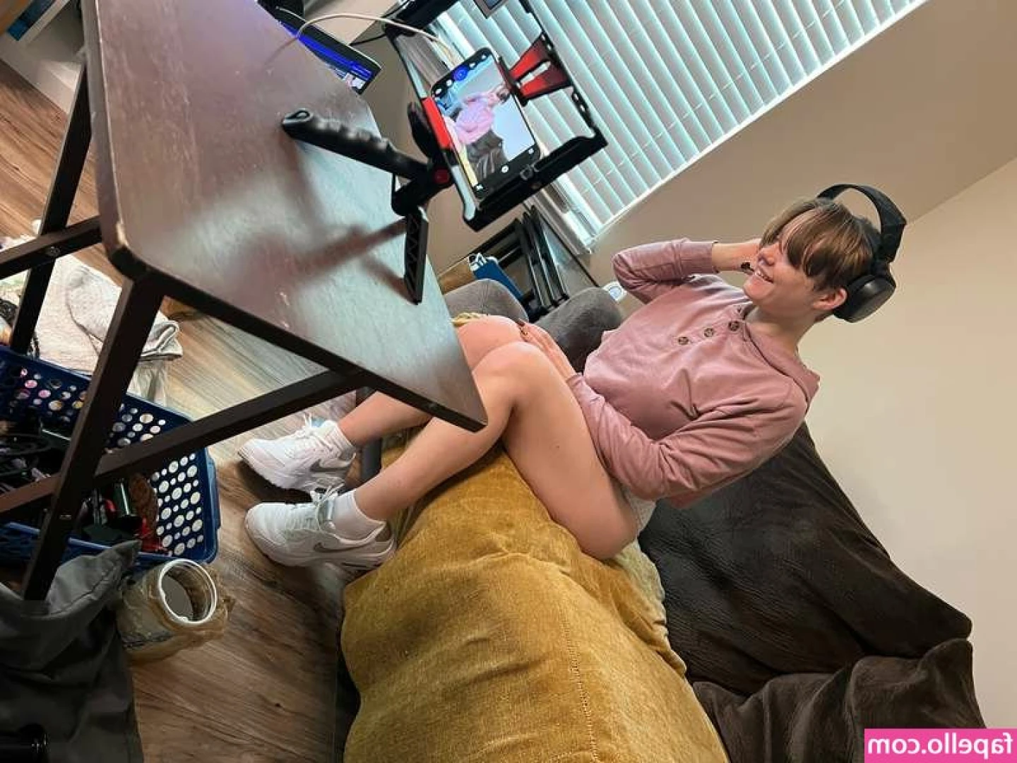 Mrs.Dainty - Stream started at 04/19/2024 05:49 pm