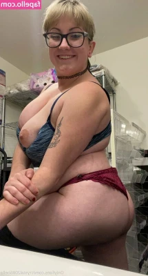 Crystal Bella [ crystal-bella ] - Tip me and DM your fantasies. I want to know what gets you hot and
