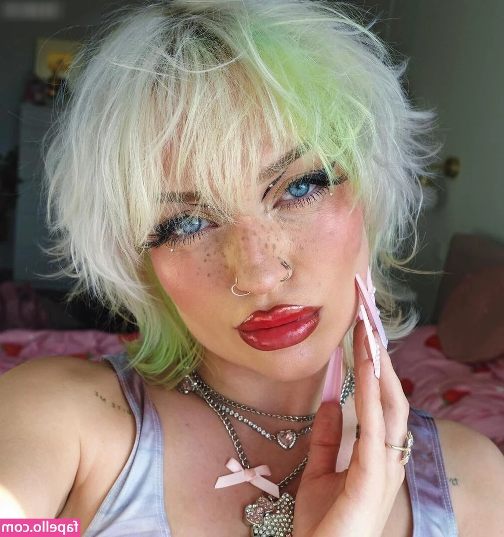 naomijon - Ended up cuming hands free then