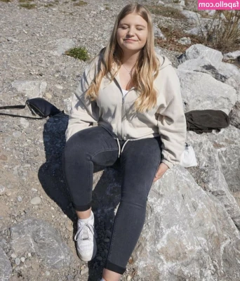 Aline Zwahlen [ aline-zwahlen ] - Morning wood?? Edge to this loser🥵😈💦