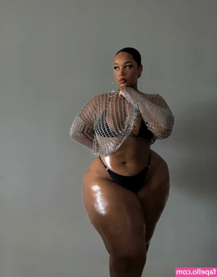 MissAssi [ missassi-5 ] - dirty socks video coming to your inbox today! The ring light white