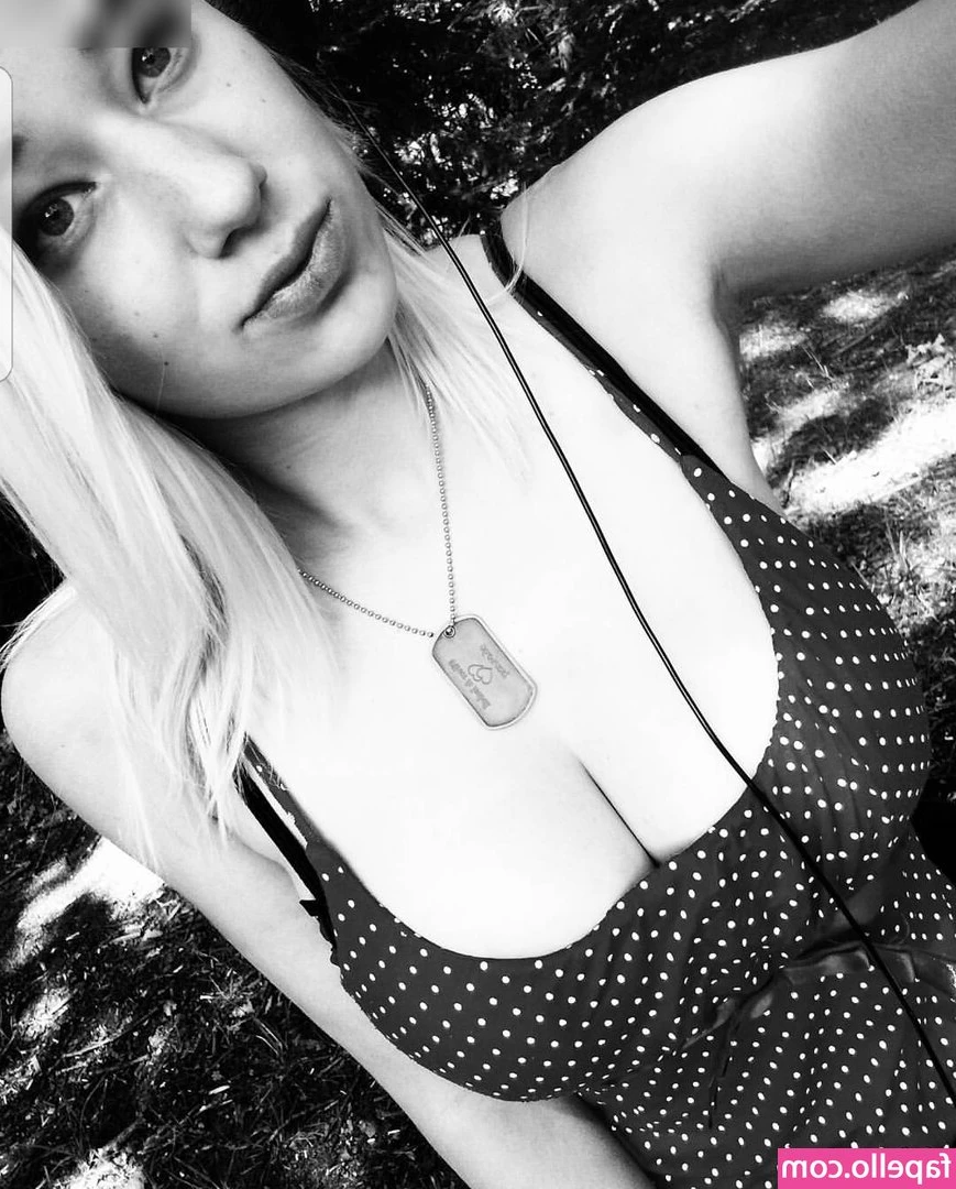 isa.deadpool.girl [ isa-deadpool-girl ] - I feel that 2021 is going to be a better year for all of us 🥰