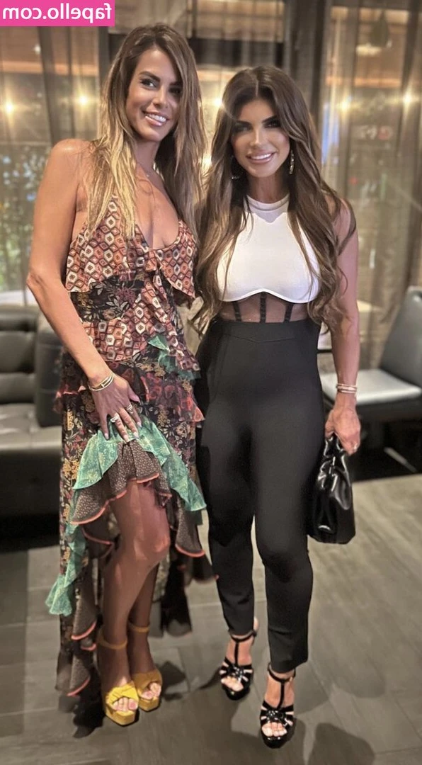 Teresa Giudice [ teresa-giudice ] - My skirt left a mark 🥵