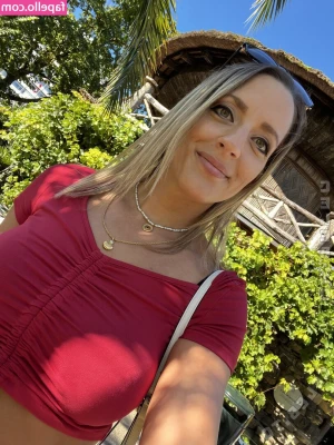 lolipopo69 [ lolipopo69-1 ] - @kaylacoyote having fun at the beach!