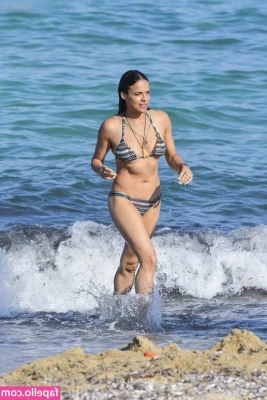 Michelle Rodríguez [ michelle-rodrguez ] - Backside 😏🍑