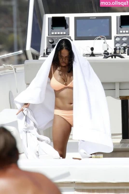 Michelle Rodríguez [ michelle-rodrguez ] - Sunkissed 👅