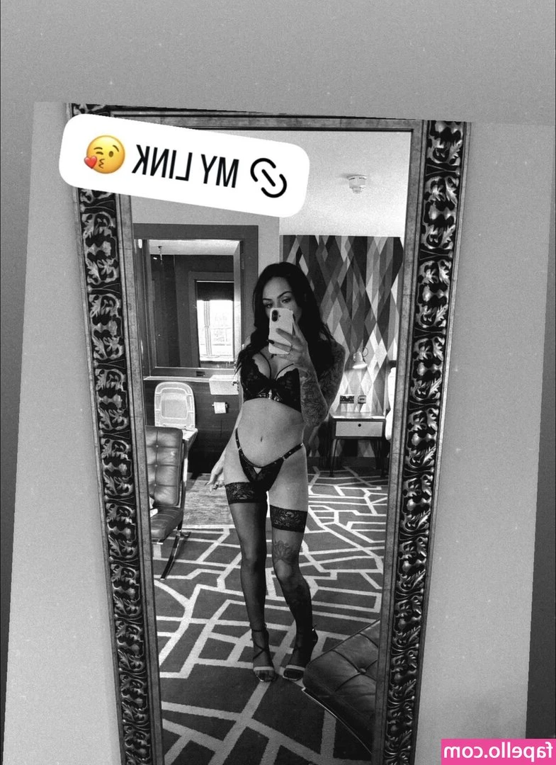 Lauraofficialx - Finalmente ha ganado la opción ♀️♀️!!  Así que aquí