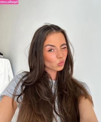 Celina Schacht [ celina-schacht ] - Are you joining me tonight on my live onlyfans in 40 minutes?