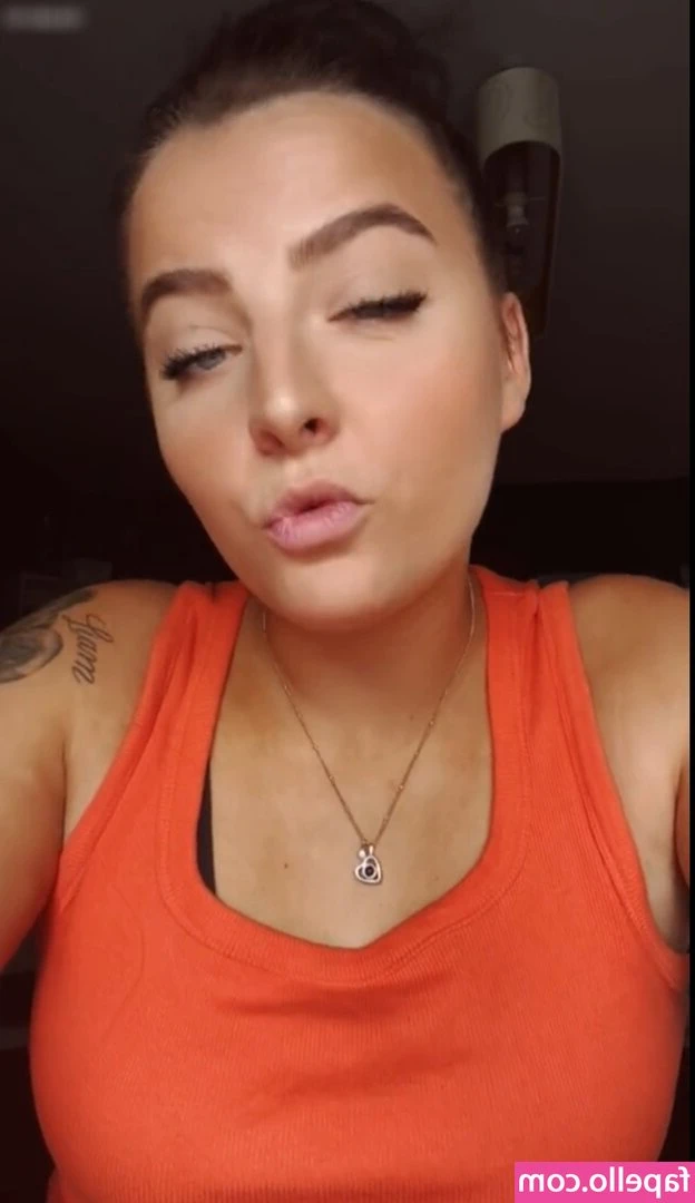 Moniquechr97 - Happy Monday!! xo