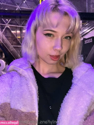 jenny_shine [ jenny-shine ] - Finally some clothes on this minx