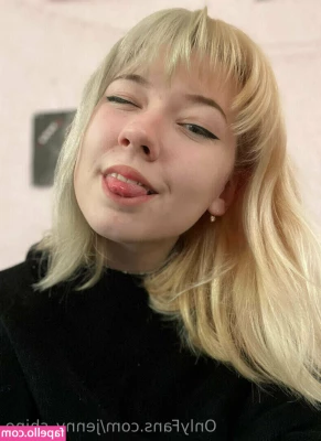 jenny_shine [ jenny-shine ] - All Oiled up just for your dick  Slide it in baby