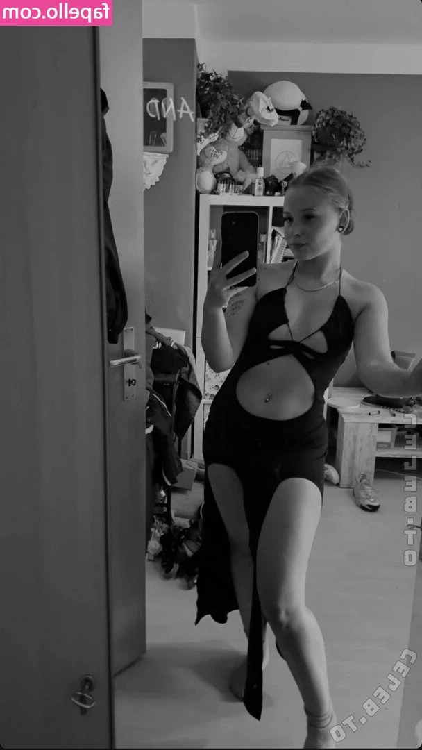 _its_hell_angi_ [ its-hell-angi ] - Most definitely love squeezing into this shoestring bikini bathing